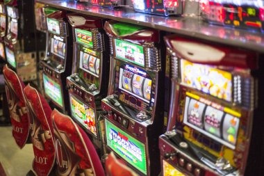 Live dealer hosting Street Racing Game at cara mahjong studio
